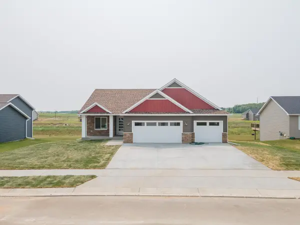 2101 Elk Run DR SE, Pine Island, MN 55963