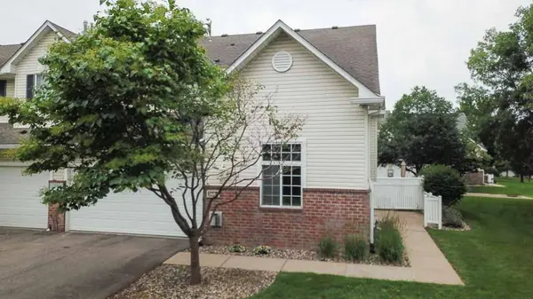 2684 Mallard DR, Woodbury, MN 55125