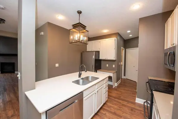 2684 Mallard DR, Woodbury, MN 55125