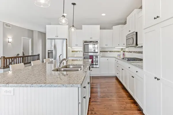 9510 Compass Pointe RD, Woodbury, MN 55129