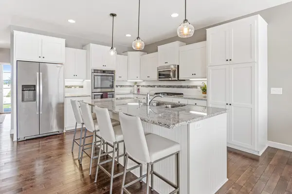 9510 Compass Pointe RD, Woodbury, MN 55129