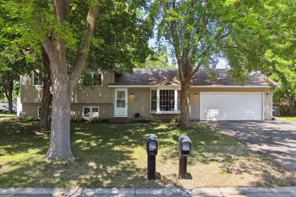 9998 108th PL N, Maple Grove, MN 55369