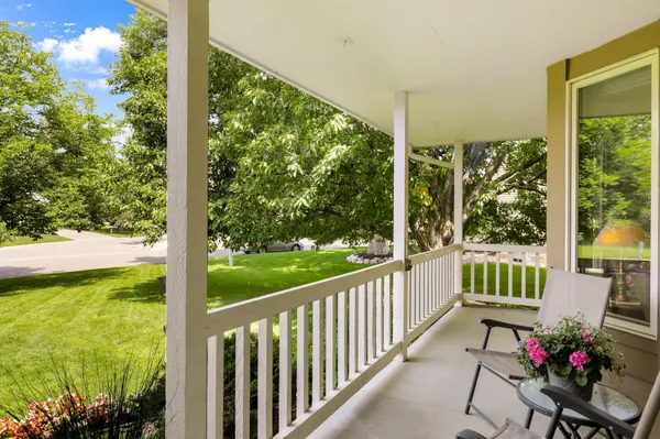 9118 Nantwick RDG, Brooklyn Park, MN 55443