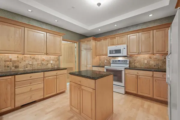 11460 Fairfield RD W #103, Minnetonka, MN 55305