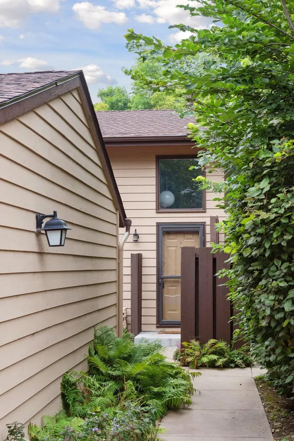 304 W Eagle Lake DR, Maple Grove, MN 55369