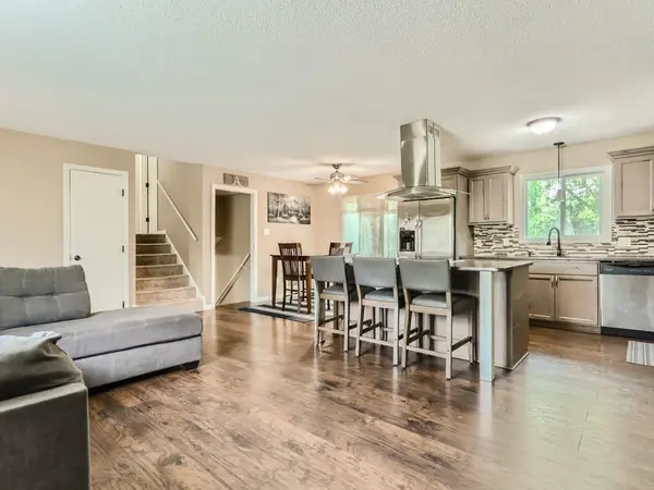 3850 Country Creek WAY, Eagan, MN 55122