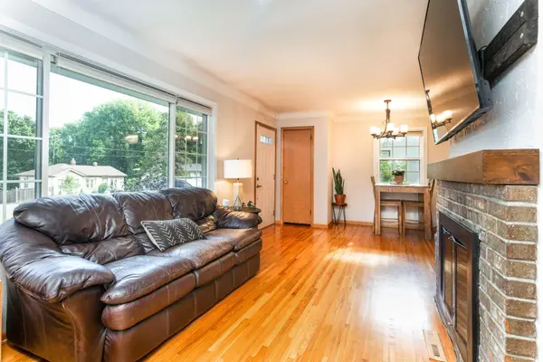 1616 Demont AVE E, Maplewood, MN 55109