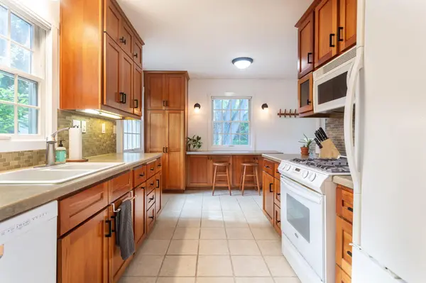 1616 Demont AVE E, Maplewood, MN 55109
