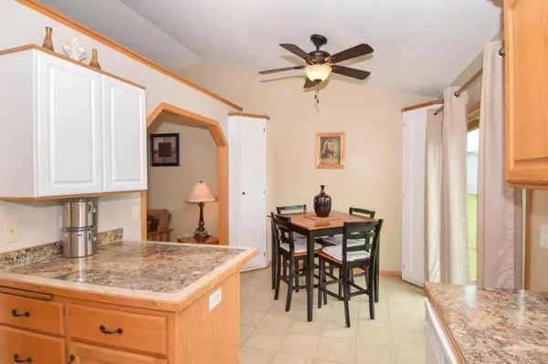 806 Pond View CT, Braham, MN 55006