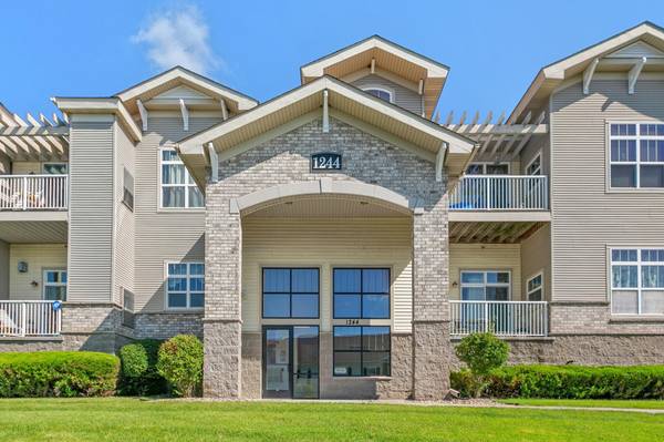 1244 County Road D East #205, Maplewood, MN 55109