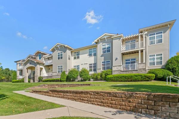 1244 County Road D East #205, Maplewood, MN 55109