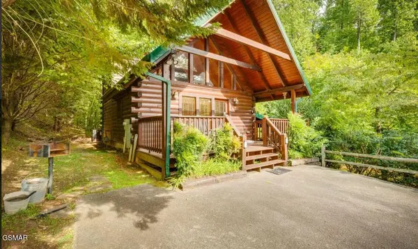808 High Mountain Way, Gatlinburg, TN 37738