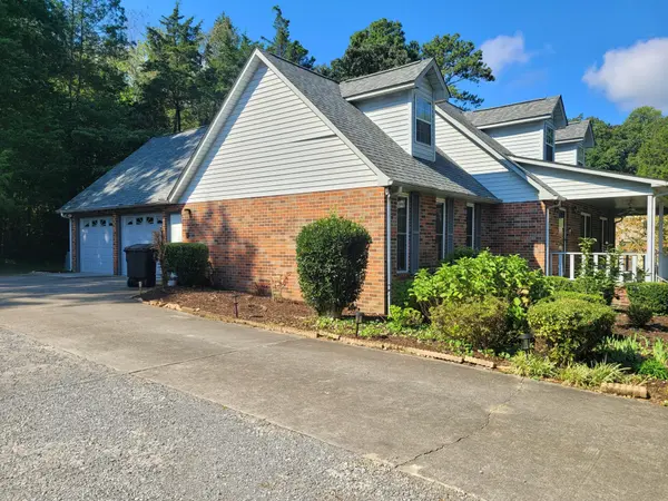 1317 English Lane Lane, Athens, TN 37303