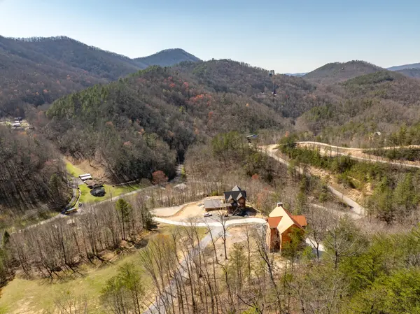 6 Wolf Hollow Way,  Sevierville,  TN 37862