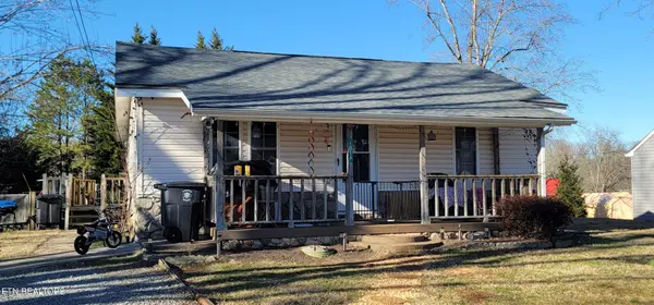 1016 Moore St, Athens, TN 37303