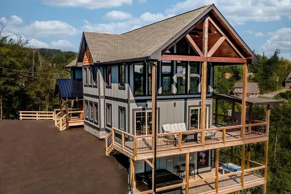 633 Pinecrest Drive, Gatlinburg, TN 37738