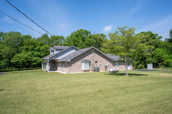 242 Rainbow Ave S, Rainsville, AL 35986
