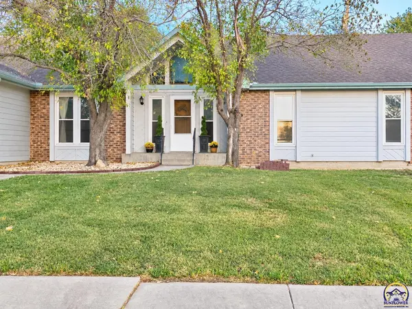 3324 SW Skyline DR, Topeka, KS 66614