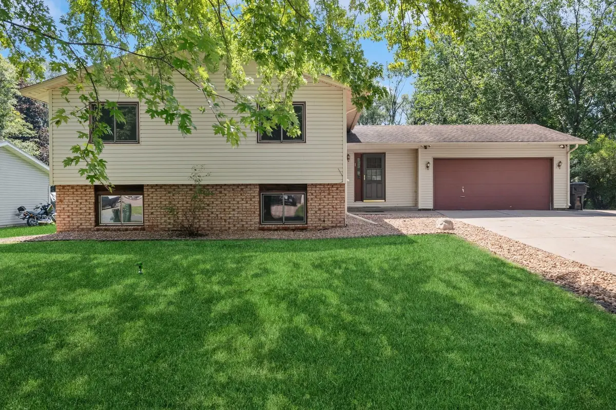 533 79th AVE N, Brooklyn Park, MN 55444