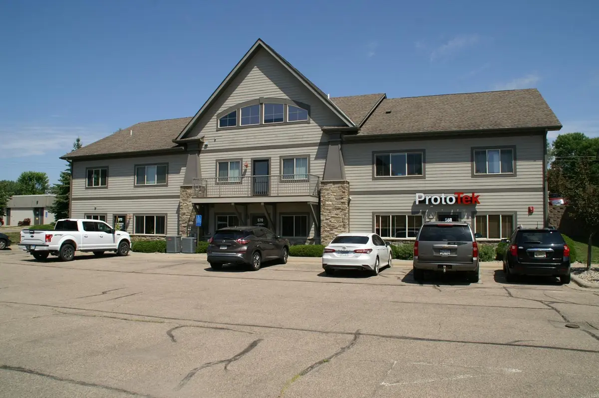 572 Bavaria LN, Chaska, MN 55318