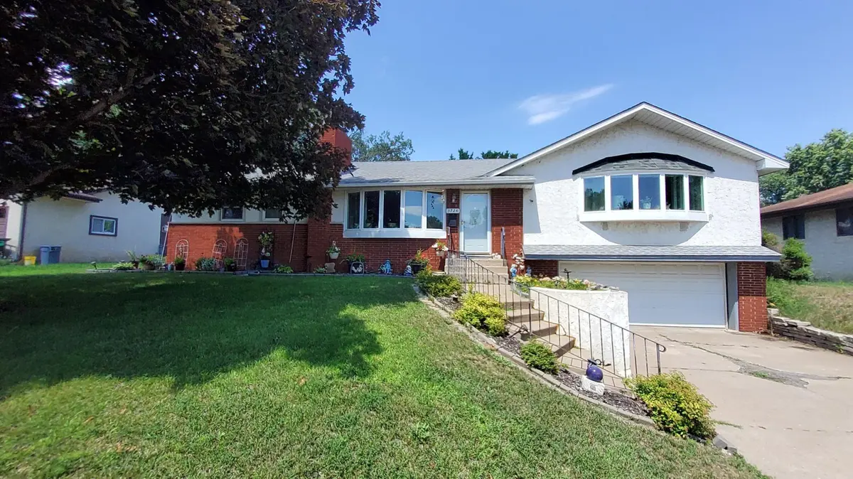 3724 Woodbine LN N, Brooklyn Center, MN 55429
