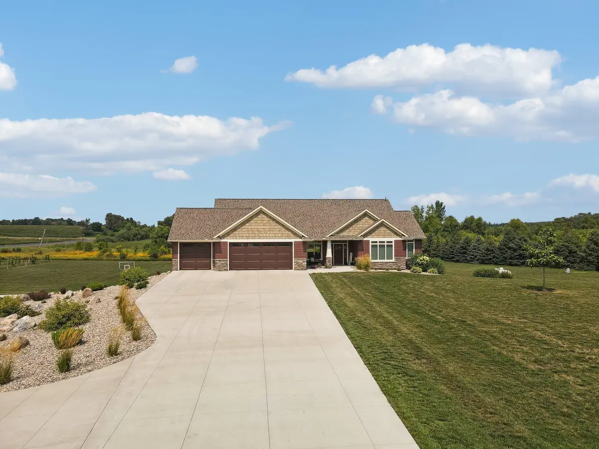 11950 Murphy LN, Belle Plaine Twp, MN 56011