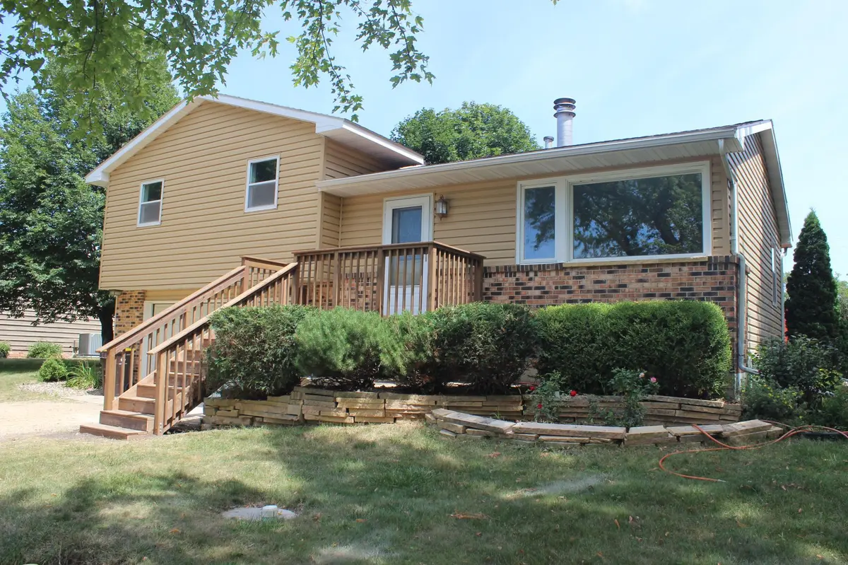 8 Linden LN, Blue Earth, MN 56013
