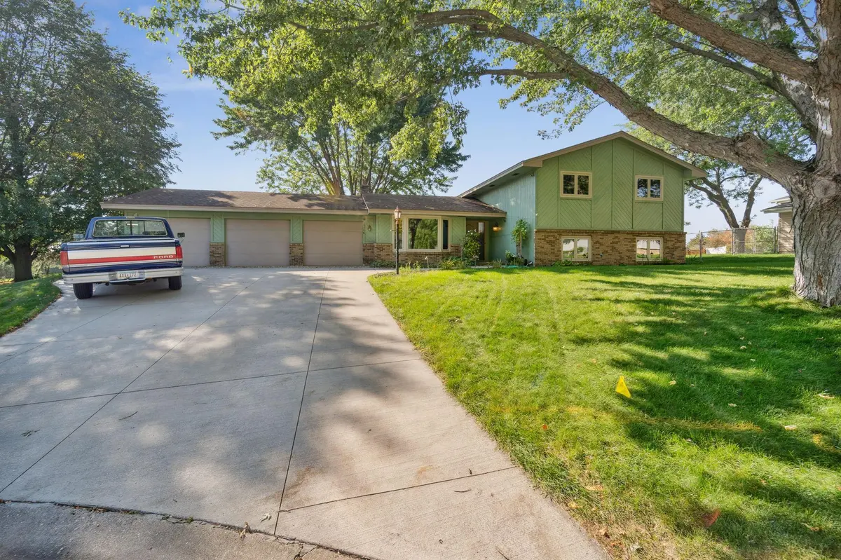 14486 Upper Guthrie CT, Apple Valley, MN 55124