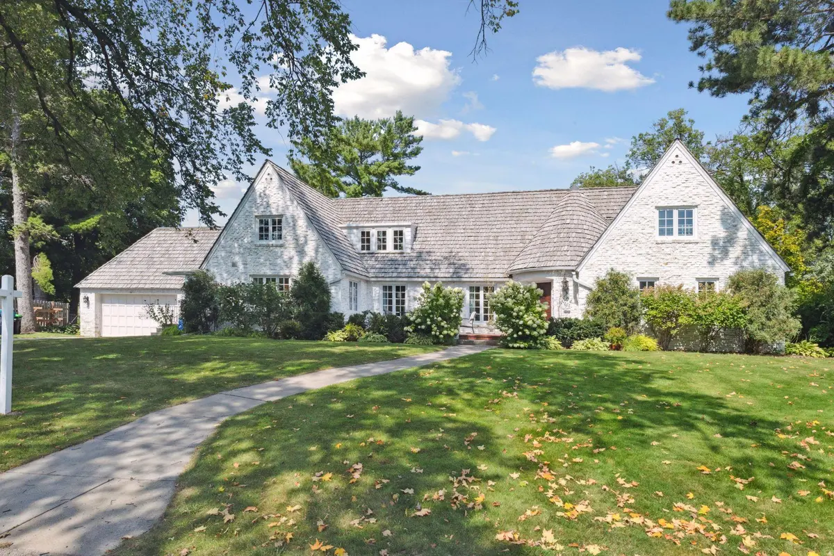 4804 W Sunnyslope RD, Edina, MN 55424