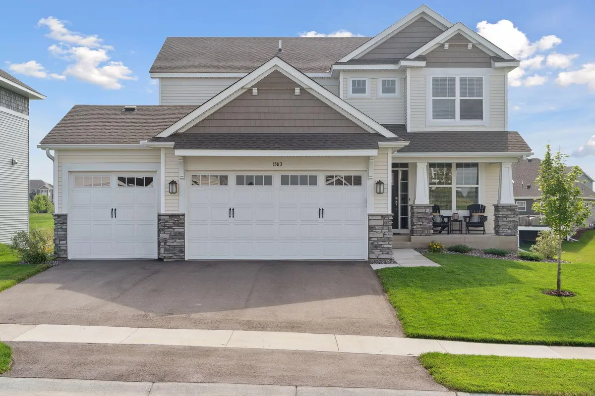 1583 Edgebrook LN, Carver, MN 55315