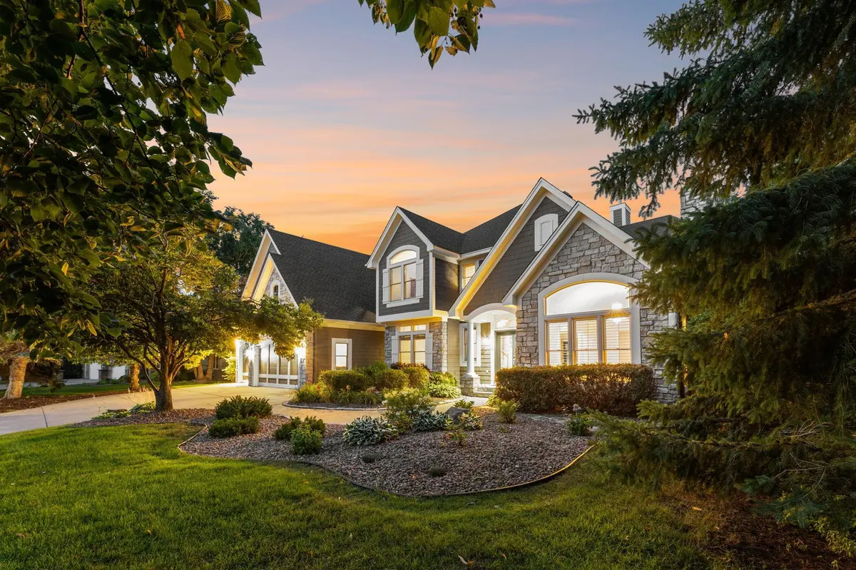 9684 Wellington CT, Woodbury, MN 55125