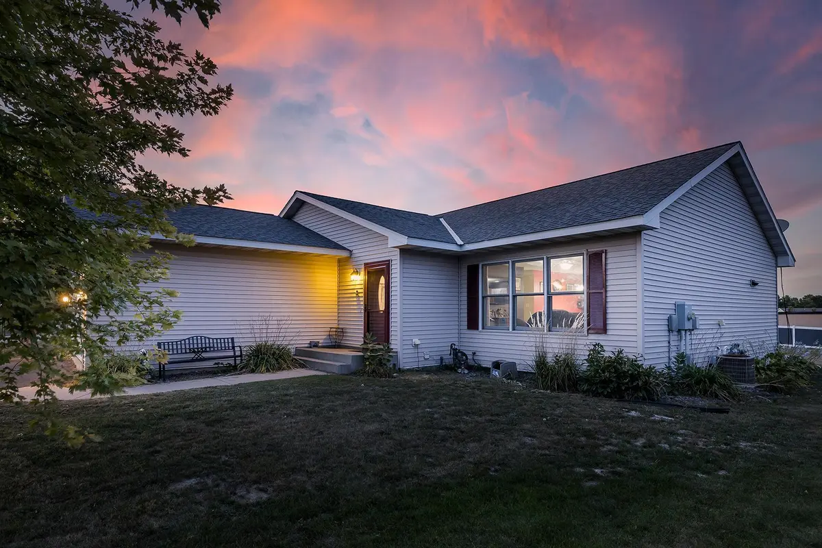 1840 W Shore DR SW, Hutchinson, MN 55350