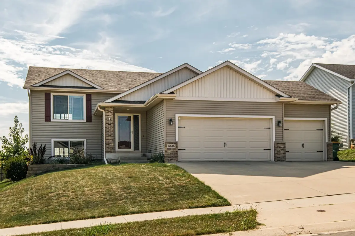 4414 35th ST NW, Rochester, MN 55901