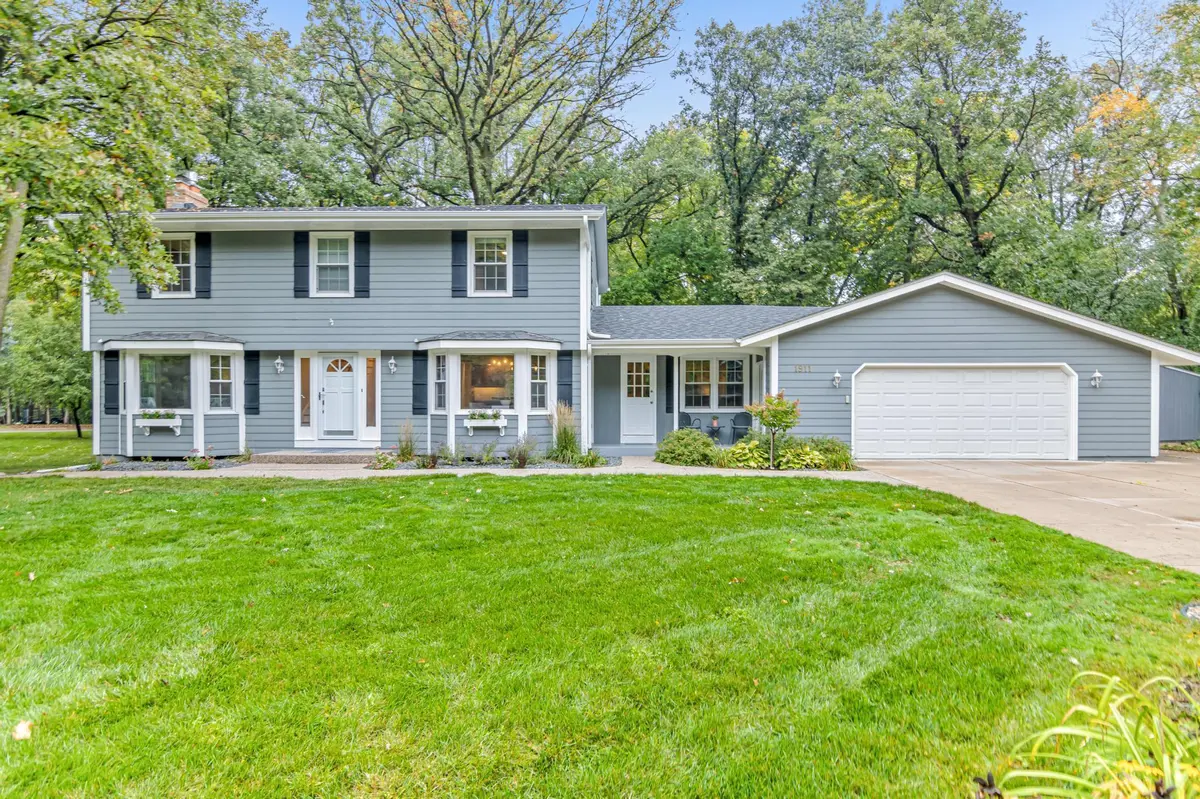 1911 Smith CIR, Minnetonka, MN 55391