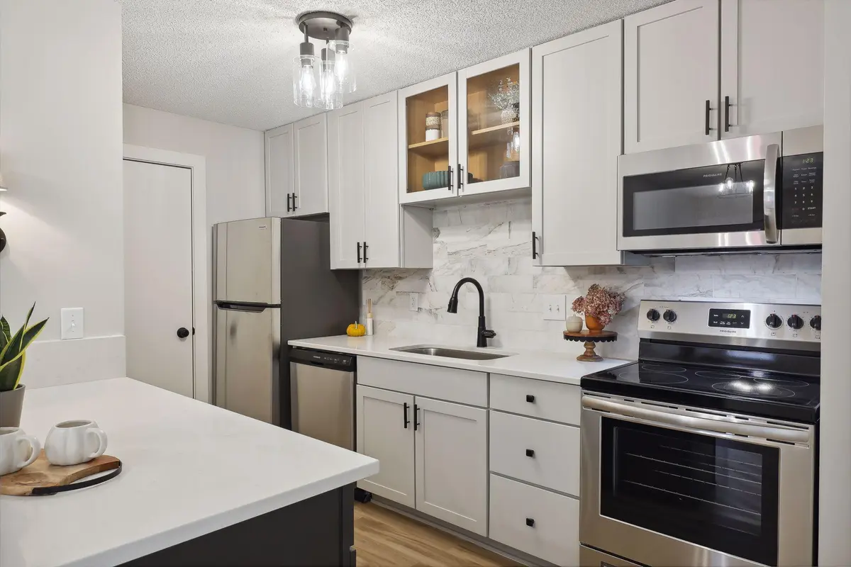 2041 N Park DR #5, Saint Paul, MN 55119
