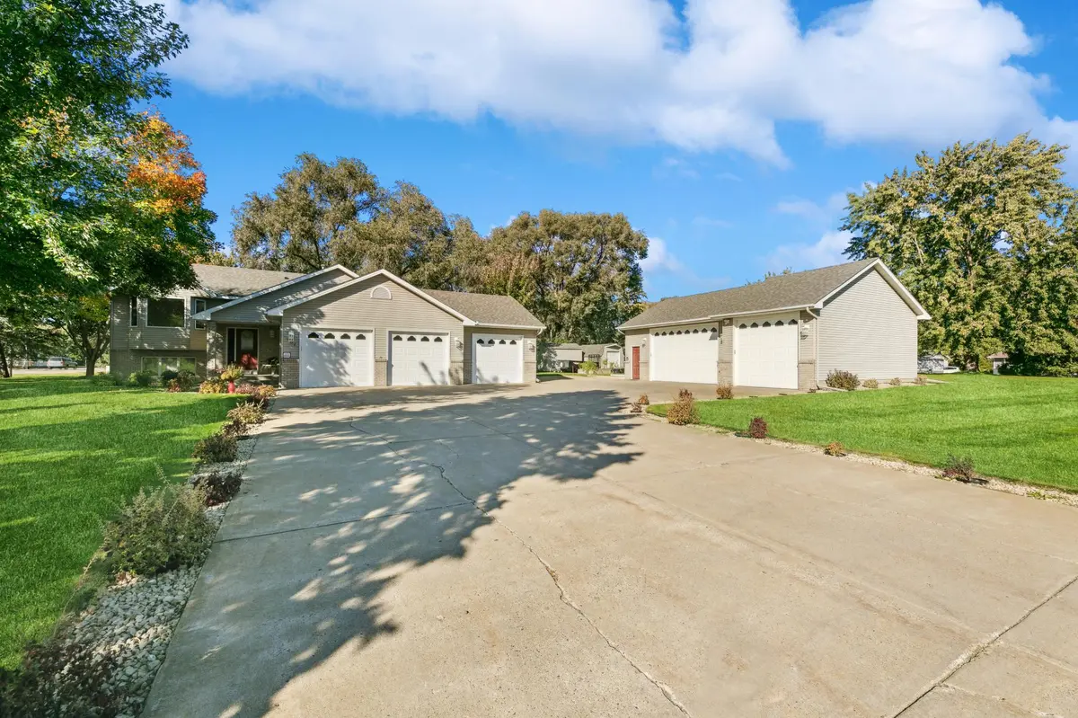102 Kampa CIR, Monticello, MN 55362