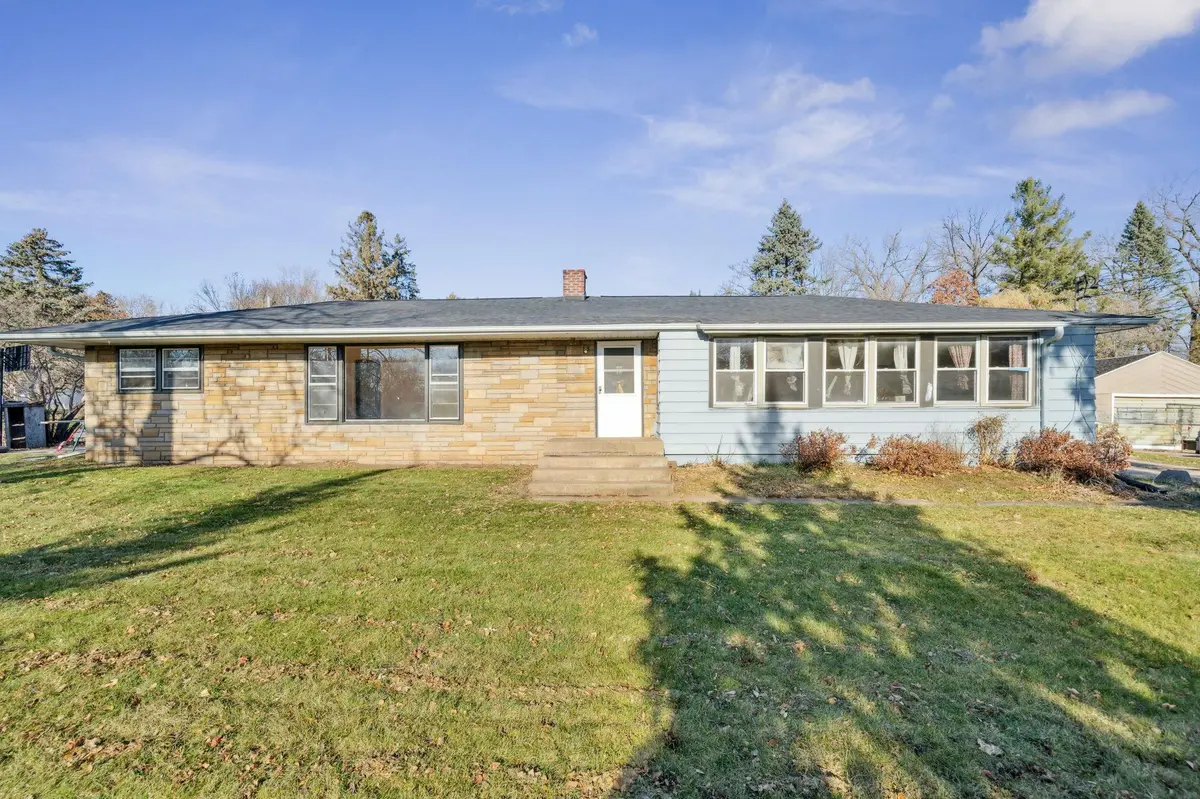1625 Frost AVE, Maplewood, MN 55109