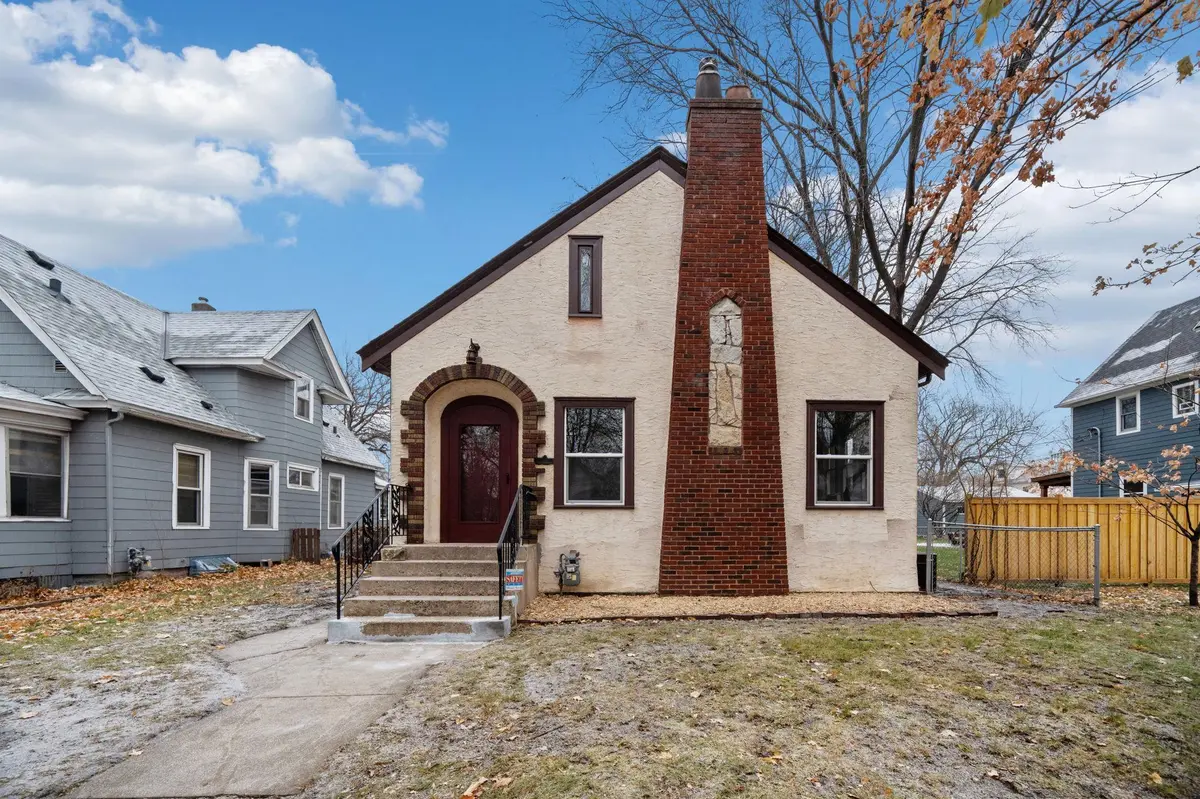 890 22nd AVE SE, Minneapolis, MN 55414