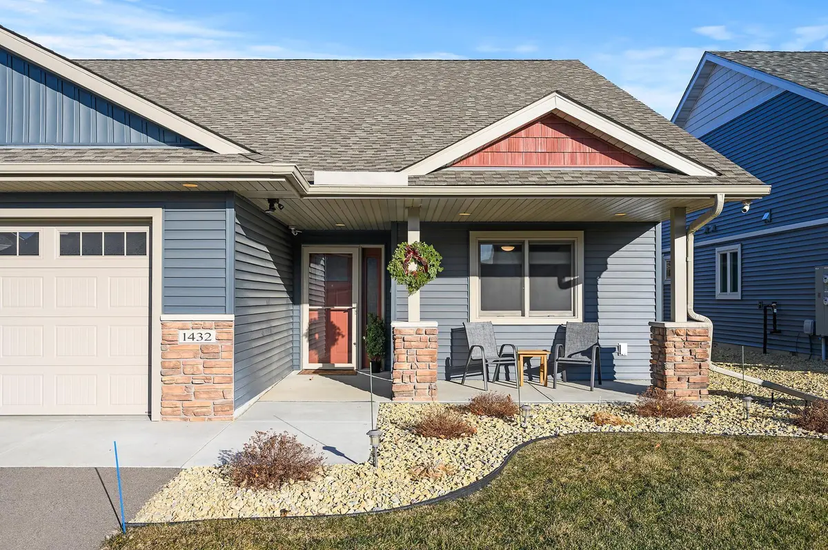 1432 Willow LN, Prescott, WI 54021