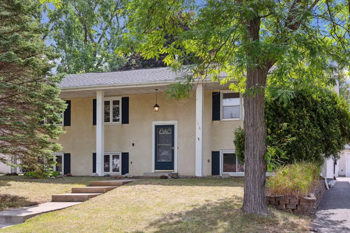 1916 Kingston AVE E, Maplewood, MN 55109