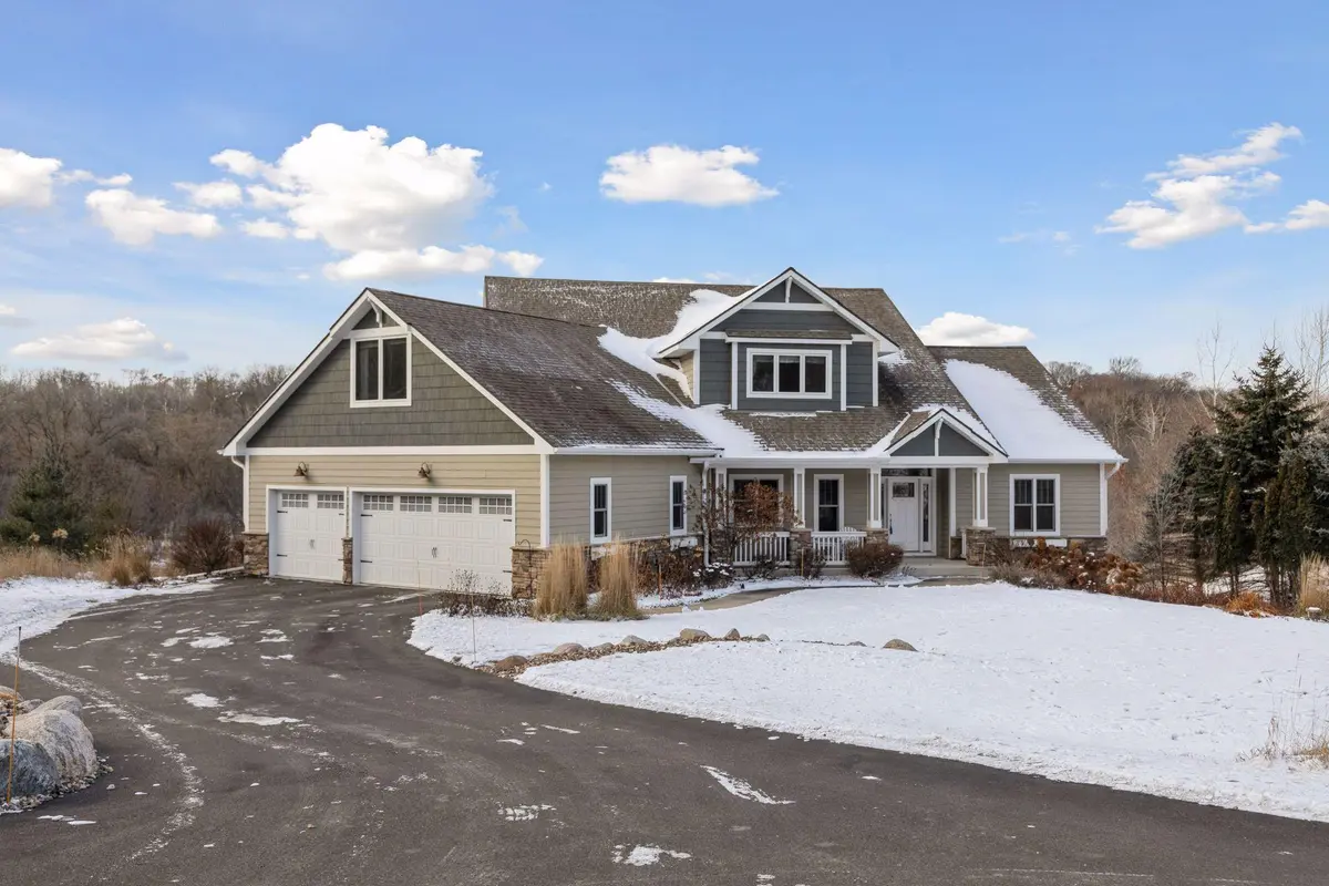 312 Meadow Ridge CT, Hudson, WI 54016