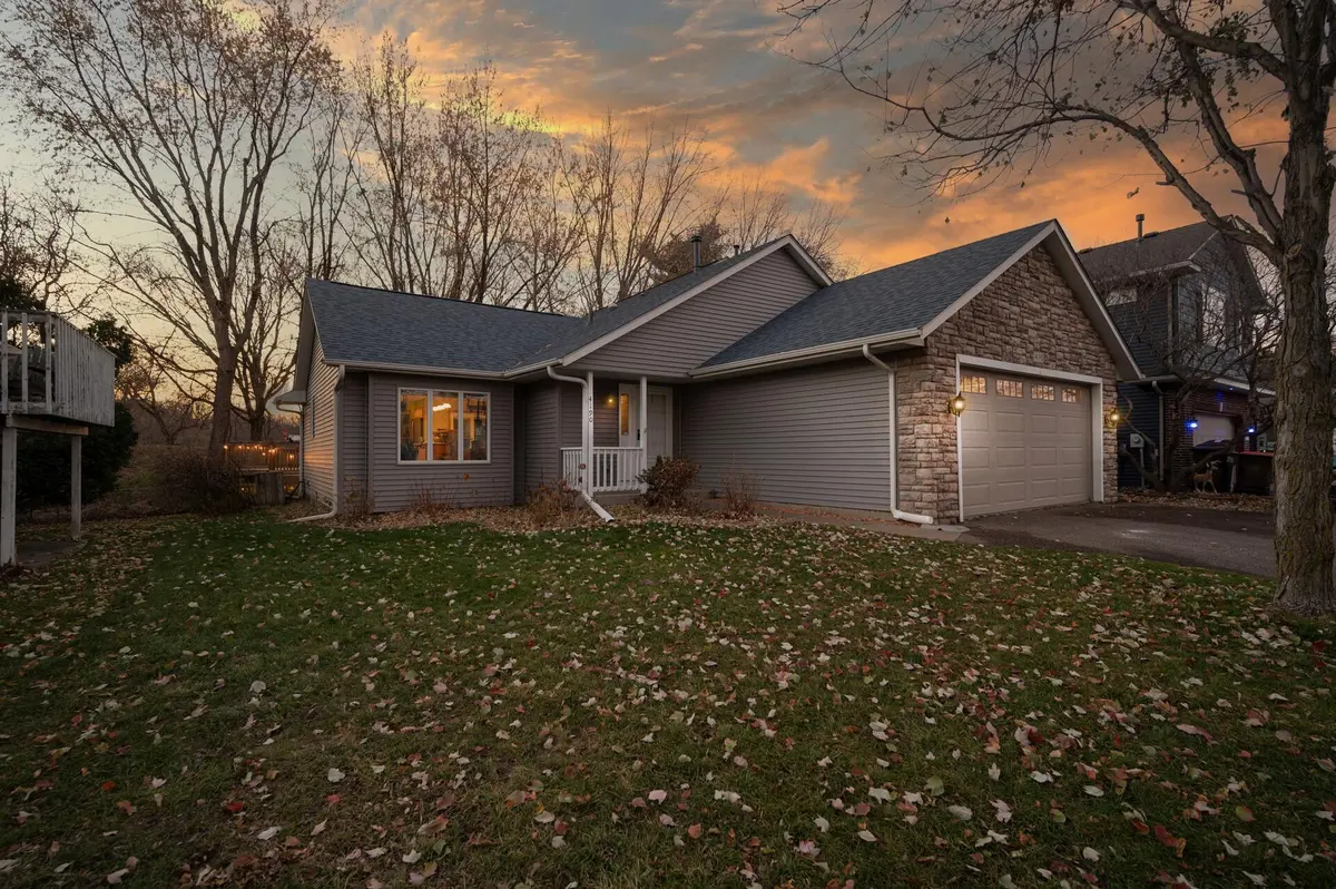 4190 Hallmark AVE N, Oakdale, MN 55128