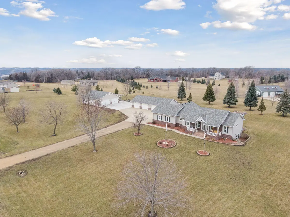 417 Doppy LN, Le Sueur, MN 56058