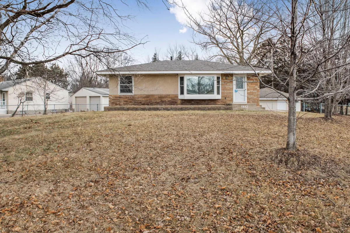 5882 Carlson ST, Shoreview, MN 55126