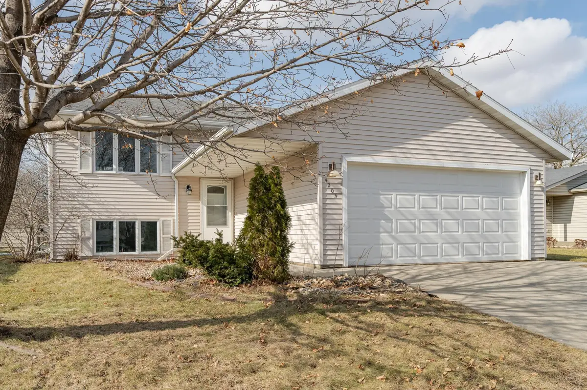 4205 Glouster LN NW, Rochester, MN 55901