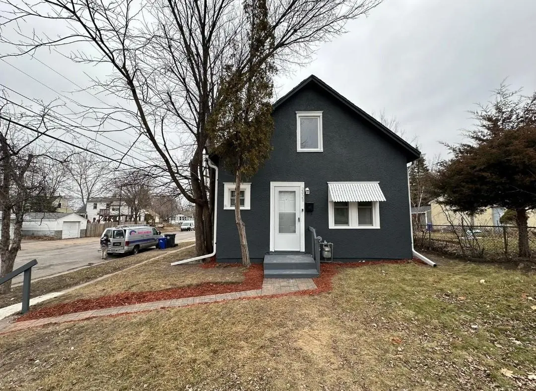 2021 Reaney AVE E, Saint Paul, MN 55119