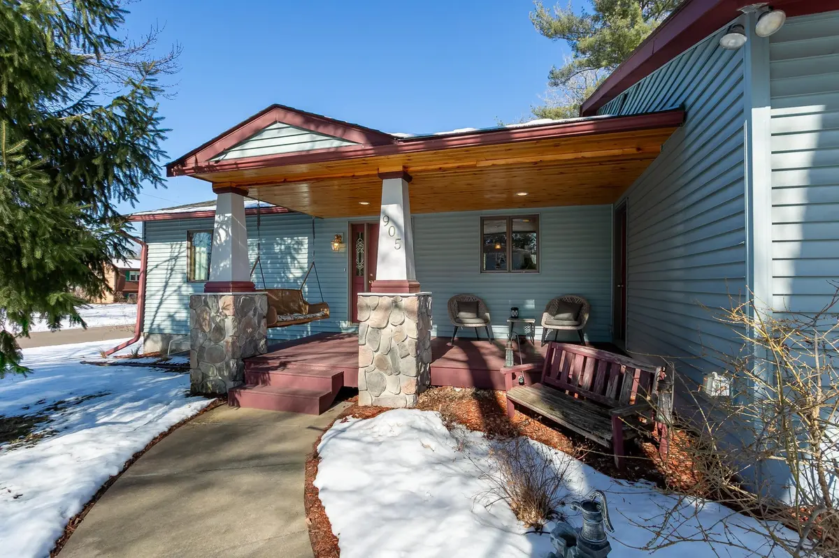 905 Pine Tree TRL, Stillwater, MN 55082