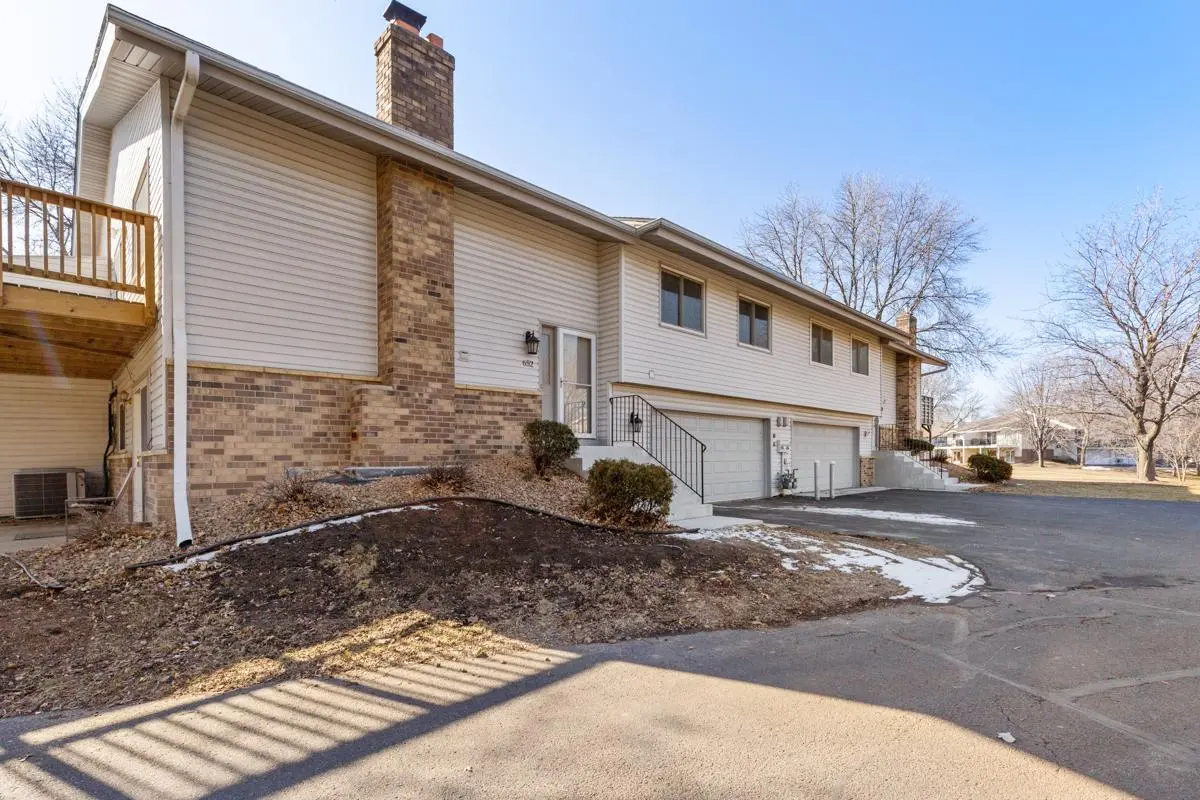 652 E 143rd ST, Burnsville, MN 55337