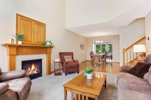 13487 Settlers Ridge LN, Burnsville, MN 55337