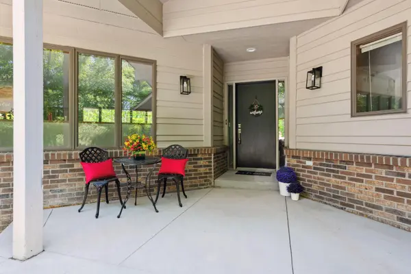 1441 Lake Lucy RD, Chanhassen, MN 55317